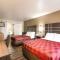 Econo Lodge Inn & Suites