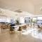 Baymond Hotel