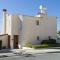 VILLA ALICIA with priv pool, beautiful garden and shady veranda- 5 min to the beach