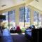Lakes Edge Lodge