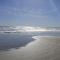 PRIVATE BEACH -- AWAY FROM THE CROWDS - Ocean Views -Short drive to MOODY GARDENS, SCHLITTER BAHN, PLEASURE PIER - Galveston