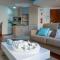 LuzBay Pool Apartments