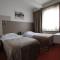 Hotel S