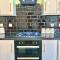 London 2 Bedroom Apartment, Kitchen, Reception and Private Garden - 伦敦