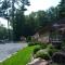 Tall Pines Motel