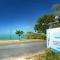 Modern Beach Front Apartment - Airlie Beach