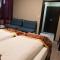 Sun-House Pension&Restaurant -ParkingFree- - Prag