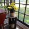 Historic cabin off I-77, views, antiques, Wi-fi, wonderful experience for 2!
