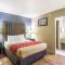 Econo Lodge Inn & Suites I-35 at Shawnee Mission - Overland Park