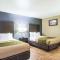 Econo Lodge Inn & Suites I-35 at Shawnee Mission - Overland Park