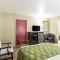 Econo Lodge Inn & Suites I-35 at Shawnee Mission - Overland Park