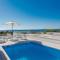 Dario 1. modern & luxury ap. with a pool
