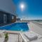 Dario 2. modern & luxury apartment with a pool