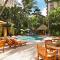 Aqua Bamboo Waikiki