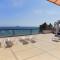 Foto: 3b Beachfront Large Pool Penthouse-Apollonia beach 14/52