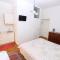 Studio Apartments Cavrak with Terrace