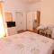 Studio Apartments Cavrak with Terrace