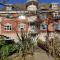Hartford Court, East Cliff, Bournemouth. Walk to beach and town