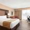 Ramada by Wyndham Belleville Harbourview Conference Center - بيلفيل