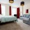 Stylish Town Centre Apartment Close to Beach and Shops