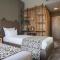 THE STAY Boutique Hotel Central Square - Free Compliments - Free Wi-Fi - TOP LOCATION - Nearby Paid Parking