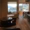 Foto: NEW 1BR+Den Condo-Convenient Downtown Location, Top Floor 17/27