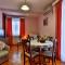 Villa Velzon Guesthouse