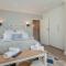 The Sun,Whales and Waves seafront apartment - Hermanus