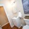 Hackberry St #A Renovated 2BR/2BA Near Downtown
