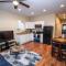 Hackberry St #A Renovated 2BR/2BA Near Downtown