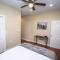 Hackberry St #A Renovated 2BR/2BA Near Downtown