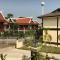 SUNRAY Guesthouse สุนันท์บ้านพักริมคลอง - Uthai Thani