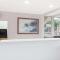 Howard Johnson by Wyndham Vero Beach / Downtown