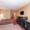 Howard Johnson by Wyndham Newark Airport - Newark