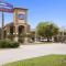 Howard Johnson by Wyndham Grand Prairie Near Lone Star Park