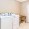 Howard Johnson by Wyndham Historic Lake Charles