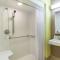 Microtel Inn & Suites by Wyndham Spring Hill/Weeki Wachee - 维基瓦治