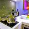 Oceanstone by Holy Cow, 1-BR, next building view - pláž