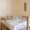2261-Superb apt on the beach, on Duquesa harbour