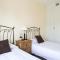 2261-Superb apt on the beach, on Duquesa harbour