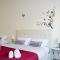 Melibi - Re Lear Apartments