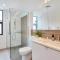 Blissful Breeze Townhouse with Parking and Patio - 奥克兰