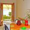 Bellavista lago Apartment patio and view by Gardadomusmea