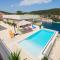 The White House, Brac