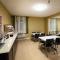 Super 8 by Wyndham St Charles