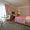 Jolnar garden hotel