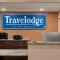 Travelodge by Wyndham Pincher Creek - 平彻克里克