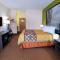 Super 8 by Wyndham Big Rapids - Big Rapids