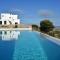 Foto: Villa Moonlight · Exquisite villa for 10 with pool, helipad 24/28