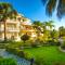 Las Palmeras by Graziano